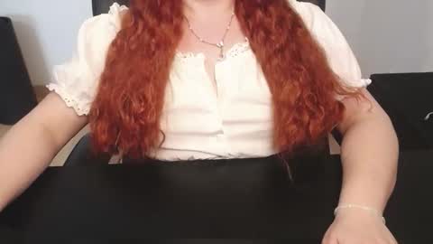 Snapshot of elly_petite chatting on April 19, 2026, 4:28 pm Elly online show from April 19, 2026, 4:28 pm