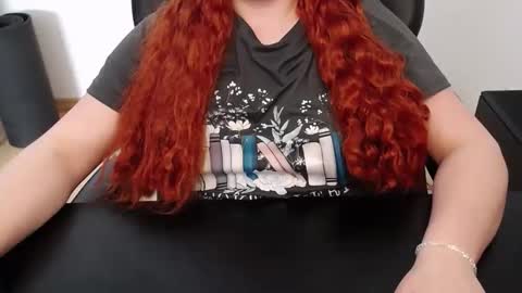 Snapshot of elly_petite chatting on April 24, 2026, 1:35 pm Elly online show from April 24, 2026, 1:35 pm