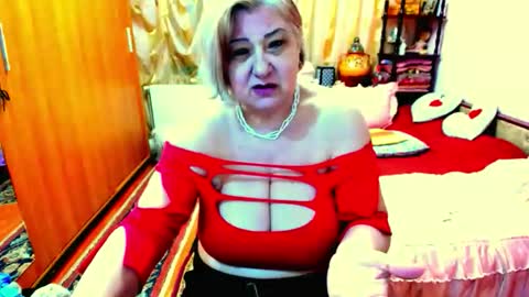 ellyhot53 online show from April 22, 2026, 3:24 pm