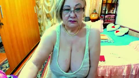 Snapshot of ellyhot53 chatting on June 21, 2026, 3:58 pm ellyhot53 online show from June 21, 2026, 3:58 pm