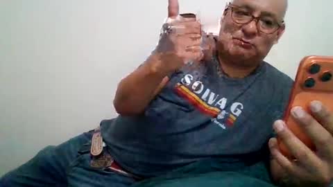 elmario24 online show from November 3, 2025, 8:48 am