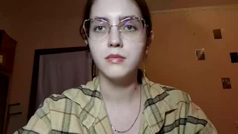 Kate online show from April 17, 2026, 2:09 pm