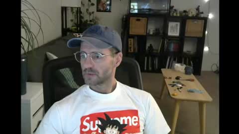 Snapshot of elmetaagain chatting on July 7, 2026, 4:59 am elmetaagain online show from July 7, 2026, 4:59 am
