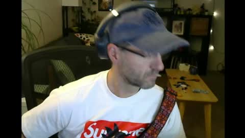 Snapshot of elmetaagain chatting on July 7, 2026, 6:47 am elmetaagain online show from July 7, 2026, 6:47 am