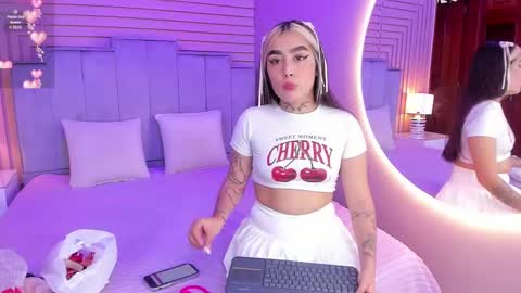 Elodie  online show from February 11, 2025, 12:05 pm