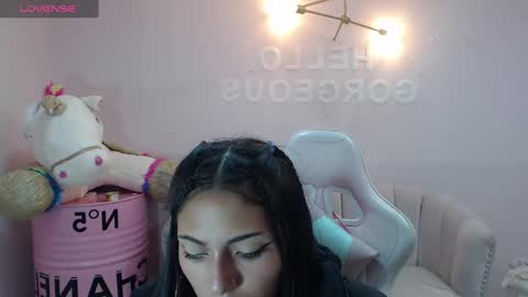 Snapshot of elody_a chatting on February 14, 2025, 3:22 am Elody online show from February 14, 2025, 3:22 am