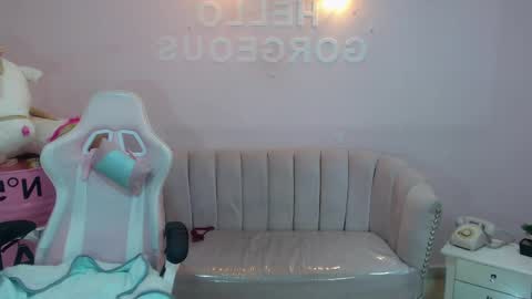 Snapshot of elody_a chatting on February 21, 2025, 9:45 am Elody online show from February 21, 2025, 9:45 am