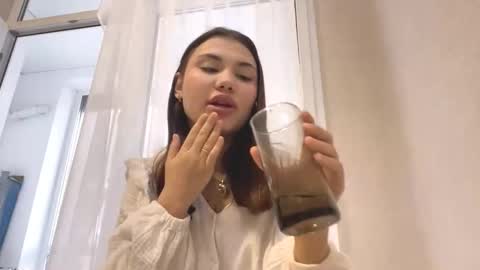 Snapshot of eloisetatsuhara chatting on October 21, 2025, 11:44 am Alice online show from October 21, 2025, 11:44 am