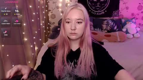 Snapshot of elovinora chatting on December 1, 2024, 8:09 pm Ela give me a thumbs up if you like it  and this is important for the development of the account online show from December 1, 2024, 8:09 pm