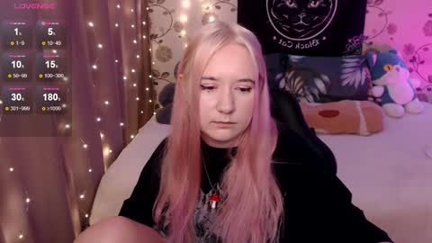 Snapshot of elovinora chatting on December 2, 2024, 6:54 pm Ela give me a thumbs up if you like it  and this is important for the development of the account online show from December 2, 2024, 6:54 pm