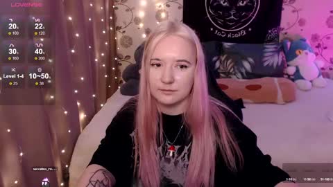 Snapshot of elovinora chatting on December 2, 2024, 10:01 pm Ela give me a thumbs up if you like it  and this is important for the development of the account online show from December 2, 2024, 10:01 pm