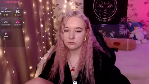 Snapshot of elovinora chatting on December 5, 2024, 10:23 pm Ela give me a thumbs up if you like it  and this is important for the development of the account online show from December 5, 2024, 10:23 pm