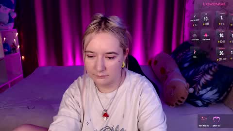 Snapshot of elovinora chatting on December 28, 2024, 10:02 pm Ela give me a thumbs up if you like it  and this is important for the development of the account online show from December 28, 2024, 10:02 pm