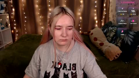 Snapshot of elovinora chatting on January 3, 2025, 11:01 pm Ela give me a thumbs up if you like it  and this is important for the development of the account online show from January 3, 2025, 11:01 pm