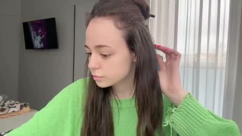 Snapshot of elowynx chatting on April 8, 2026, 10:15 am Milana online show from April 8, 2026, 10:15 am