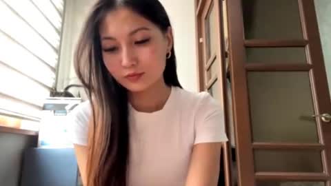 Mia online show from June 1, 2026, 11:01 am