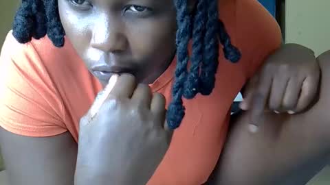 Snapshot of elvier_pretty chatting on October 19, 2025, 9:21 am flo online show from October 19, 2025, 9:21 am