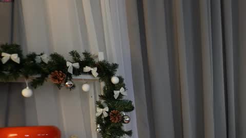 Erica  online show from December 15, 2025, 12:09 pm