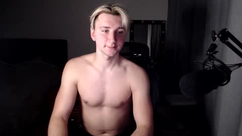 Snapshot of elvin_vaenight chatting on November 1, 2025, 6:21 pm Elvin Vaenight online show from November 1, 2025, 6:21 pm