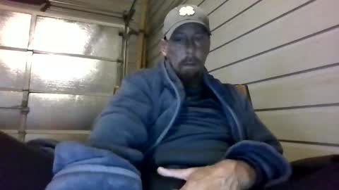 elwooood7 online show from April 19, 2026, 11:42 am