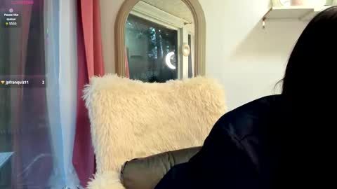 elyarose_ online show from February 9, 2026, 6:17 am