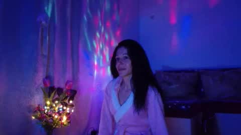 Elisa online show from February 2, 2025, 8:51 pm