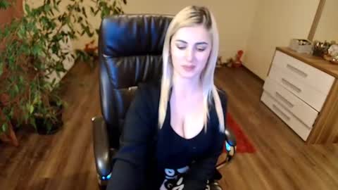 elysia3333 online show from January 16, 2026, 1:31 am