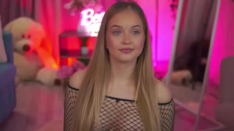 Elyssa online show from February 22, 2026, 7:34 pm