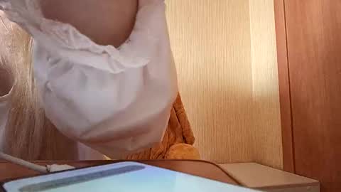 Elza Kom online show from September 12, 2025, 3:39 am