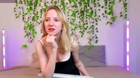 Snapshot of emacalim_ chatting on March 12, 2026, 3:40 pm Emma online show from March 12, 2026, 3:40 pm