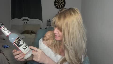 Snapshot of emberpheonixxx chatting on December 12, 2024, 5:42 am Ember Pheonixxx online show from December 12, 2024, 5:42 am