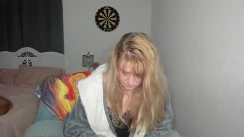 Snapshot of emberpheonixxx chatting on January 6, 2025, 3:31 am Ember Pheonixxx online show from January 6, 2025, 3:31 am