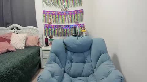 Snapshot of emberpheonixxx chatting on March 5, 2025, 3:29 am Ember Pheonixxx online show from March 5, 2025, 3:29 am