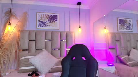 Snapshot of emelie_ch_ chatting on January 10, 2025, 10:28 am Emily online show from January 10, 2025, 10:28 am