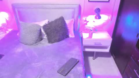 Snapshot of emelie_ch_ chatting on January 12, 2025, 2:03 am Emily online show from January 12, 2025, 2:03 am