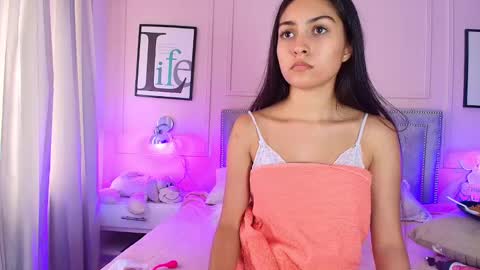 Snapshot of emelie_ch_ chatting on January 12, 2025, 5:54 pm Emily online show from January 12, 2025, 5:54 pm