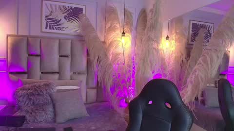 Snapshot of emelie_ch_ chatting on January 18, 2025, 12:35 am Emily online show from January 18, 2025, 12:35 am