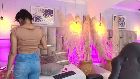 Snapshot of emelie_ch_ chatting on January 21, 2025, 3:59 am Emily online show from January 21, 2025, 3:59 am