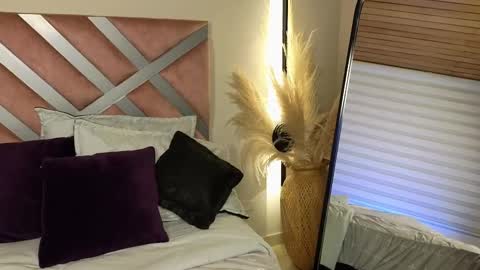 anyelii  online show from February 22, 2025, 2:50 am