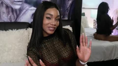 anyelii  online show from September 18, 2025, 4:14 am