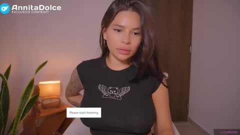 Snapshot of emely_dolce chatting on September 21, 2025, 10:00 pm ana online show from September 21, 2025, 10:00 pm