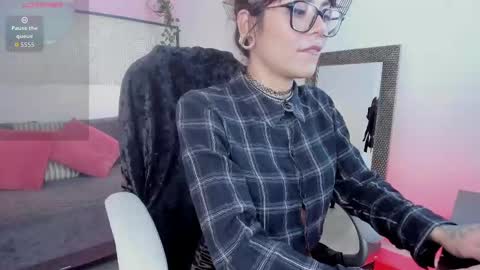 Esmeralda online show from October 8, 2025, 6:38 pm