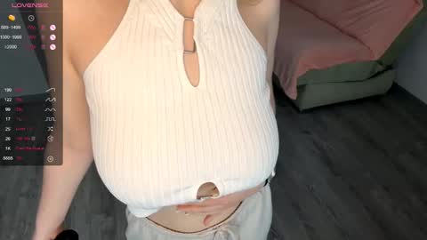 Snapshot of emeraldcotton chatting on February 5, 2026, 4:17 am Gily online show from February 5, 2026, 4:17 am