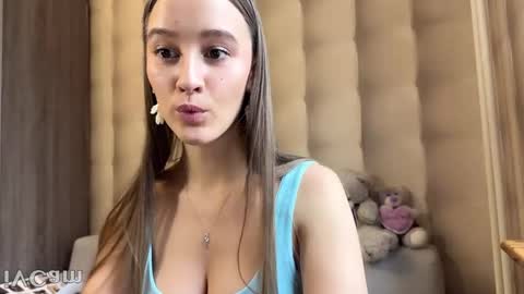 Snapshot of emi__ly chatting on November 25, 2025, 8:25 am emi__ly online show from November 25, 2025, 8:25 am