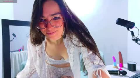 Emmily Roberts online show from October 14, 2025, 3:40 am