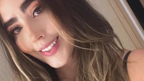 emi_royse online show from February 24, 2025, 8:47 pm