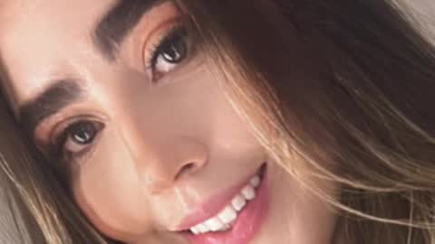 emi_royse online show from October 4, 2025, 5:33 pm