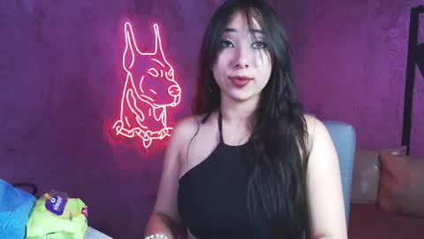 Snapshot of emiantonella_ chatting on December 16, 2024, 1:10 am Antonella  online show from December 16, 2024, 1:10 am