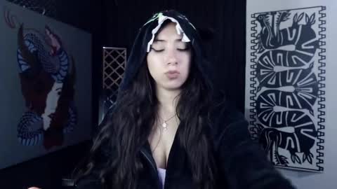 Snapshot of emiantonella_ chatting on March 7, 2025, 9:38 pm Antonella  online show from March 7, 2025, 9:38 pm