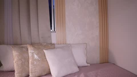 Snapshot of emiily_bell chatting on December 28, 2024, 10:58 am    online show from December 28, 2024, 10:58 am